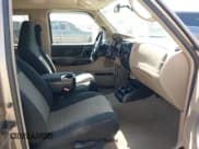 ✅ 2003 Ford Ranger XL • VIN: 1FTYR14V43PB47213 • Lot: 42776910. Wystawiony na IAAI z przebiegiem 138 736 mil. Bezpłatny archiwum sprzedaży aukcyjnych z USA i szczegółowy raport historii pojazdu na DreamBid. Zdjęcie 5.