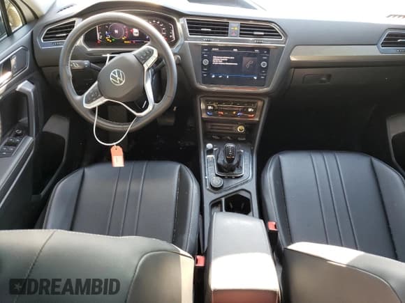 ✅ 2022 Volkswagen Tiguan SE • VIN: 3VV2B7AX9NM127634 • Lot: 55668325. Wystawiony na Copart z przebiegiem 47 734 mil. Bezpłatny archiwum sprzedaży aukcyjnych z USA i szczegółowy raport historii pojazdu na DreamBid. Zdjęcie 8.