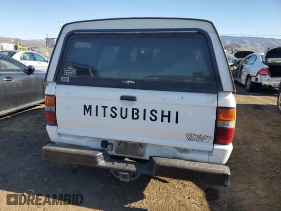 ✅ 1990 Mitsubishi Mighty Max • VIN: JA7FL24W3LP007688 • Lot: 42651005. Wystawiony na Copart z przebiegiem 265 379 mil. Bezpłatny archiwum sprzedaży aukcyjnych z USA i szczegółowy raport historii pojazdu na DreamBid. Zdjęcie 6.