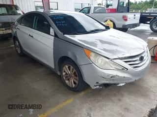 2013 Hyundai Sonata GLS z VIN 5NPEB4AC8DH717920, wystawiony jako IAAI lot #42452412 z przebiegiem 266 431 mil mil oraz . Historia ofert i sprzedaży dostępna na DreamBid. Obrazek 1.