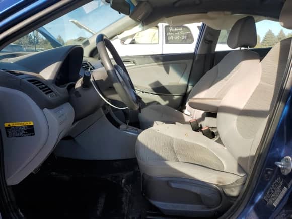 2016 Hyundai Accent SE с VIN KMHCT4AE9GU083271, выставлен на аукционе Copart как лот 84420215 с пробегом 104 332 миль миль и Списание • Salvage title. История ставок и продаж доступна на DreamBid. Изображение 7.