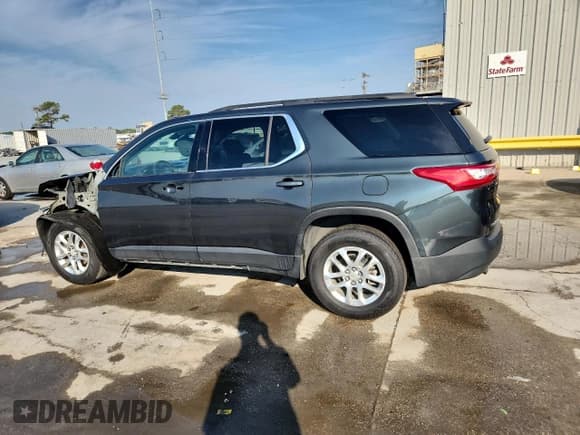 ✅ 2019 Chevrolet Traverse LT Cloth • VIN: 1GNERGKW1KJ294132 • Lot: 80137255. Wystawiony na Copart z przebiegiem 173 509 mil. Bezpłatny archiwum sprzedaży aukcyjnych z USA i szczegółowy raport historii pojazdu na DreamBid. Zdjęcie 2.