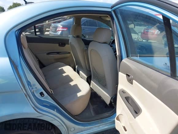 2009 Hyundai Accent Auto GLS с VIN KMHCN46C09U335042, выставлен на аукционе IAAI как лот 43110238 с пробегом 140 442 миль миль и . История ставок и продаж доступна на DreamBid. Изображение 8.