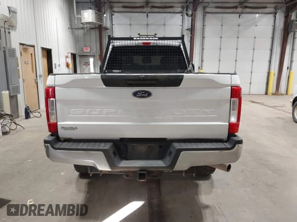 ✅ 2018 Ford F-250 XL • VIN: 1FT7W2B66JEB65713 • Lot: 43354288. Wystawiony na IAAI z przebiegiem 252 561 mil. Bezpłatny archiwum sprzedaży aukcyjnych z USA i szczegółowy raport historii pojazdu na DreamBid. Zdjęcie 16.