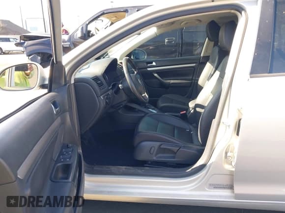 ✅ 2010 Volkswagen Jetta Limited Edition • VIN: 3VWAZ7AJ7AM107813 • Лот: 42271578. Опубликован ранее на IAAI с пробегом 118 844 миль. Бесплатный доступ к архиву аукционных продаж из США и подробный отчёт об истории автомобиля на DreamBid. Изображение 5.