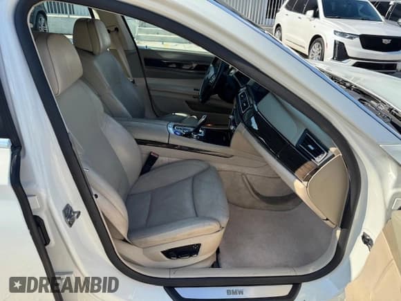 ✅ 2009 BMW 7 Series 750Li • VIN: WBAKB83589CY61637 • Лот: 70282265. Опубликован ранее на Copart с пробегом 120 594 миль. Бесплатный доступ к архиву аукционных продаж из США и подробный отчёт об истории автомобиля на DreamBid. Изображение 7.