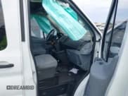 ✅ 2018 Ford Transit XL • VIN: 1FMZK1CM4JKB04949 • Lot: 39895688. Wystawiony na IAAI z przebiegiem 88 804 mil. Bezpłatny archiwum sprzedaży aukcyjnych z USA i szczegółowy raport historii pojazdu na DreamBid. Zdjęcie 5.