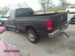 2005 Dodge 3500 SLT z VIN 3D7LS38C65G768954, wystawiony jako IAAI lot #40947309 z przebiegiem 262 829 mil mil oraz . Historia ofert i sprzedaży dostępna na DreamBid. Obrazek 3.