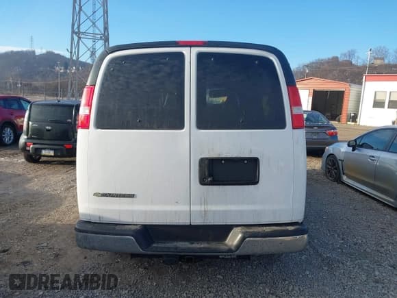✅ 2018 Chevrolet Express Passenger LT • VIN: 1GAZGPFG6J1269222 • Lot: 41433114. Wystawiony na IAAI z przebiegiem 99 985 mil. Bezpłatny archiwum sprzedaży aukcyjnych z USA i szczegółowy raport historii pojazdu na DreamBid. Zdjęcie 16.