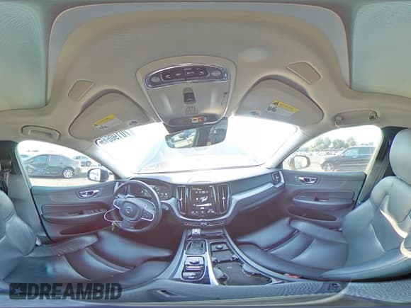 ✅ 2019 Volvo XC60 Momentum • VIN: LYV102DK4KB224549 • Lot: 70190615. Listed on Copart with 52,913 mi. Free auction sales archive from the USA and detailed vehicle history report at DreamBid. Image 15.