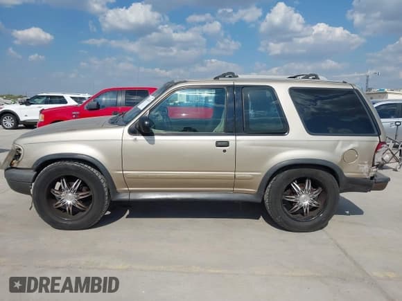 ✅ 2000 Ford Explorer Sport • VIN: 1FMYU60E4YUB05579 • Lot: 43366222. Wystawiony na IAAI z przebiegiem 208 717 mil. Bezpłatny archiwum sprzedaży aukcyjnych z USA i szczegółowy raport historii pojazdu na DreamBid. Zdjęcie 14.