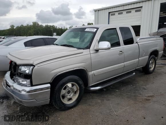 ✅ 2004 Chevrolet Silverado 1500 LS • VIN: 2GCEC19T441120569 • Лот: 74768834. Опубликован ранее на Copart с пробегом 184 200 миль. Бесплатный доступ к архиву аукционных продаж из США и подробный отчёт об истории автомобиля на DreamBid. Изображение 1.
