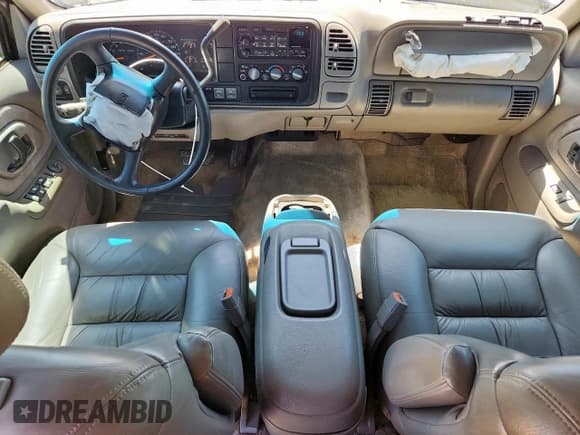 ✅ 1999 GMC Suburban • VIN: 3GKFK16R7XG543162 • Lot: 70941665. Listed on Copart with 139,439 mi. Free auction sales archive from the USA and detailed vehicle history report at DreamBid. Image 8.
