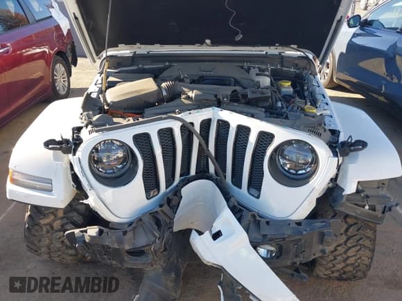 ✅ 2021 Jeep Wrangler Unlimited Sahara Altitude • VIN: 1C4HJXEG1MW597127 • Lot: 43594022. Wystawiony na IAAI z przebiegiem 82 436 mil. Bezpłatny archiwum sprzedaży aukcyjnych z USA i szczegółowy raport historii pojazdu na DreamBid. Zdjęcie 10.