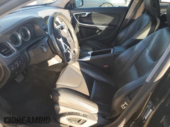 ✅ 2013 Volvo S60 T5 • VIN: YV1612FH7D1213781 • Lot: 90940295. Wystawiony na Copart z przebiegiem 117 626 mil. Bezpłatny archiwum sprzedaży aukcyjnych z USA i szczegółowy raport historii pojazdu na DreamBid. Zdjęcie 7.