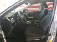 ✅ 2023 Toyota RAV4 Hybrid LE • VIN: JTMLWRFV5PD207280 • Lot: 85290485. Wystawiony na Copart z przebiegiem 24 953 mil. Bezpłatny archiwum sprzedaży aukcyjnych z USA i szczegółowy raport historii pojazdu na DreamBid. Zdjęcie 7.