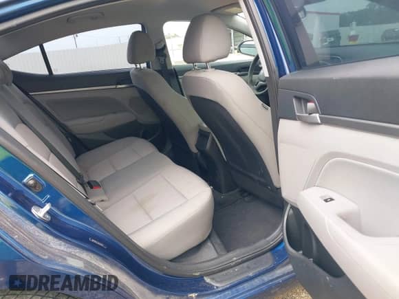 2018 Hyundai Elantra SEL z VIN 5NPD84LF2JH333077, wystawiony jako IAAI lot #41011617 z przebiegiem 47 117 mil mil oraz . Historia ofert i sprzedaży dostępna na DreamBid. Obrazek 8.