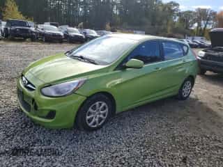 2013 Hyundai Accent GS z VIN KMHCT5AE4DU060319, wystawiony jako Copart lot #86409505 z przebiegiem 163 385 mil mil oraz Czysty tytuł • Clean title. Historia ofert i sprzedaży dostępna na DreamBid. Obrazek 1.