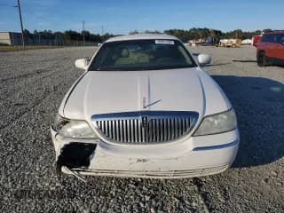 ✅ 2010 Lincoln Town Car Signature Limited • VIN: 2LNBL8CV7AX619148 • Lot: 92841295. Listed on Copart with 194,226 mi. Free auction sales archive from the USA and detailed vehicle history report at DreamBid. Image 5.