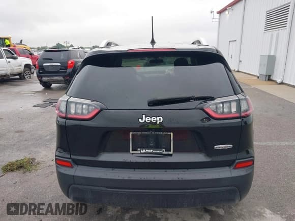 ✅ 2019 Jeep Cherokee Latitude • VIN: 1C4PJLCB3KD482551 • Lot: 43286563. Wystawiony na IAAI z przebiegiem 122 171 mil. Bezpłatny archiwum sprzedaży aukcyjnych z USA i szczegółowy raport historii pojazdu na DreamBid. Zdjęcie 16.