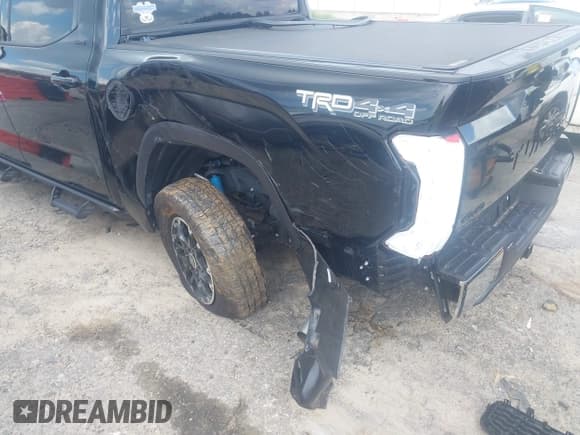 ✅ 2023 Toyota Tundra SR5 • VIN: 5TFLA5DB1PX109796 • Lot: 42844997. Wystawiony na IAAI z przebiegiem 17 346 mil. Bezpłatny archiwum sprzedaży aukcyjnych z USA i szczegółowy raport historii pojazdu na DreamBid. Zdjęcie 6.