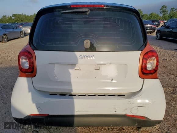 ✅ 2016 Smart fortwo Passion • VIN: WMEFJ5DA8GK068747 • Lot: 69008065. Wystawiony na Copart z przebiegiem 45 829 mil. Bezpłatny archiwum sprzedaży aukcyjnych z USA i szczegółowy raport historii pojazdu na DreamBid. Zdjęcie 6.