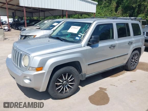 ✅ 2008 Jeep Patriot Sport • VIN: 1J8FT28018D798989 • Lot: 42709437. Wystawiony na IAAI z przebiegiem 206 458 mil. Bezpłatny archiwum sprzedaży aukcyjnych z USA i szczegółowy raport historii pojazdu na DreamBid. Zdjęcie 2.