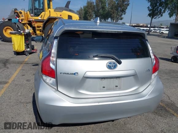✅ 2016 Toyota Prius One • VIN: JTDKDTB35G1117843 • Lot: 42094220. Listed on IAAI with 275,814 mi. Free auction sales archive from the USA and detailed vehicle history report at DreamBid. Image 17.