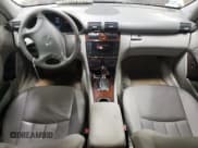 ✅ 2005 Mercedes-Benz C 240 • VIN: WDBRF81J65F678895 • Lot: 48112075. Wystawiony na Copart z przebiegiem 71 060 mil. Bezpłatny archiwum sprzedaży aukcyjnych z USA i szczegółowy raport historii pojazdu na DreamBid. Zdjęcie 8.