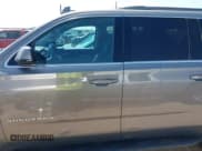 ✅ 2017 Chevrolet Suburban LS • VIN: 1GNSCGKC1HR255223 • Lot: 42754425. Wystawiony na IAAI z przebiegiem 154 612 mil. Bezpłatny archiwum sprzedaży aukcyjnych z USA i szczegółowy raport historii pojazdu na DreamBid. Zdjęcie 14.