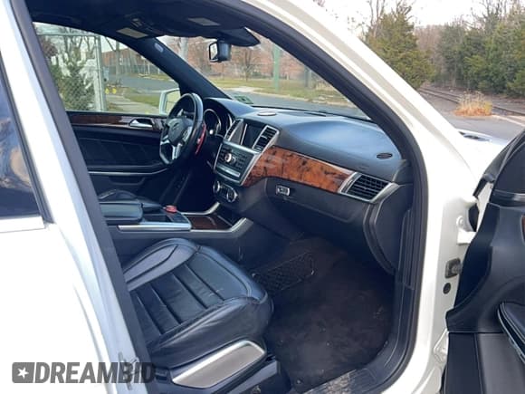 ✅ 2014 Mercedes-Benz GL 63 AMG • VIN: 4JGDF7EE2EA317630 • Lot: 94148025. Wystawiony na Copart z przebiegiem 91 193 mil. Bezpłatny archiwum sprzedaży aukcyjnych z USA i szczegółowy raport historii pojazdu na DreamBid. Zdjęcie 5.