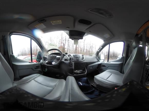 ✅ 2016 Ford Transit Cargo • VIN: 1FTYR2ZM8GKB56117 • Lot: 41505969. Wystawiony na IAAI z przebiegiem 362 103 mil. Bezpłatny archiwum sprzedaży aukcyjnych z USA i szczegółowy raport historii pojazdu na DreamBid. Zdjęcie 18.