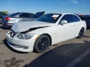 ✅ 2013 BMW 3 Series 335i • VIN: WBADX7C52DJ589093 • Lot: 42159570. Wystawiony na IAAI z przebiegiem 107 924 mil. Bezpłatny archiwum sprzedaży aukcyjnych z USA i szczegółowy raport historii pojazdu na DreamBid. Zdjęcie 2.