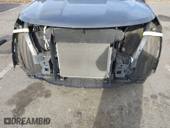 ✅ 2020 Ford Explorer XLT • VIN: 1FMSK8DH9LGB88851 • Lot: 43546314. Wystawiony na IAAI z przebiegiem 85 988 mil. Bezpłatny archiwum sprzedaży aukcyjnych z USA i szczegółowy raport historii pojazdu na DreamBid. Zdjęcie 18.