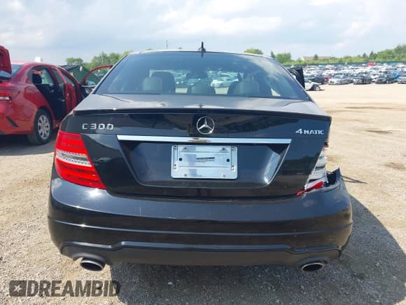 ✅ 2013 Mercedes-Benz C 300 Sport • VIN: WDDGF8AB4DR245967 • Lot: 42691559. Listed on IAAI with 130,825 mi. Free auction sales archive from the USA and detailed vehicle history report at DreamBid. Image 16.