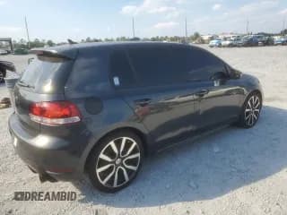 ✅ 2014 Volkswagen Golf GTI Wolfsburg Edition • VIN: WVWHD7AJXEW008893 • Lot: 93339125. Wystawiony na Copart z przebiegiem 118 979 mil. Bezpłatny archiwum sprzedaży aukcyjnych z USA i szczegółowy raport historii pojazdu na DreamBid. Zdjęcie 3.