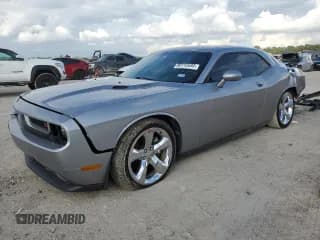 ✅ 2013 Dodge Challenger R/T Classic • VIN: 2C3CDYBT8DH635805 • Lot: 82416474. Wystawiony na Copart z przebiegiem 110 241 mil. Bezpłatny archiwum sprzedaży aukcyjnych z USA i szczegółowy raport historii pojazdu na DreamBid. Zdjęcie 1.