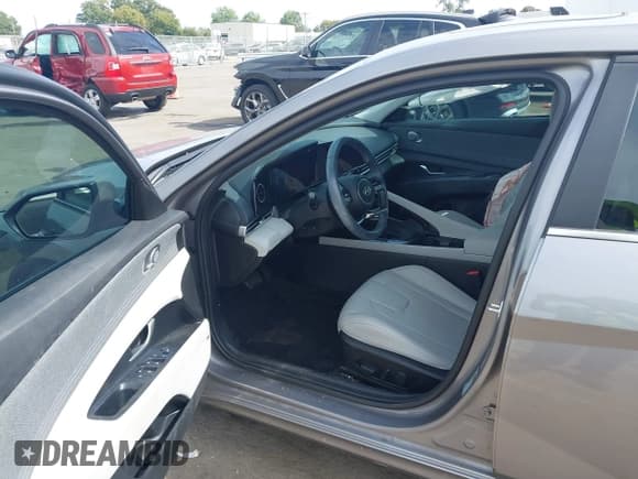 ✅ 2024 Hyundai Elantra Limited • VIN: KMHLP4DG4RU662057 • Lot: 43411119. Listed on IAAI with 25,102 mi. Free auction sales archive from the USA and detailed vehicle history report at DreamBid. Image 5.