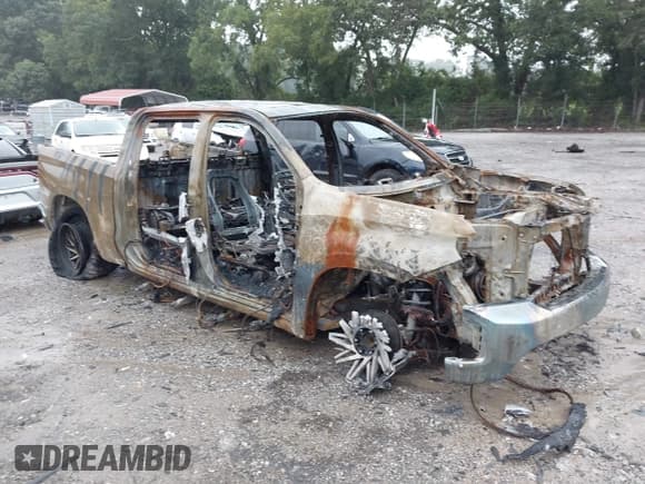 ✅ 2019 Chevrolet Silverado 1500 LT • VIN: 1GCPWCED0KZ116422 • Lot: 42883220. Wystawiony na IAAI z przebiegiem Nie podano. Bezpłatny archiwum sprzedaży aukcyjnych z USA i szczegółowy raport historii pojazdu na DreamBid. Zdjęcie 1.