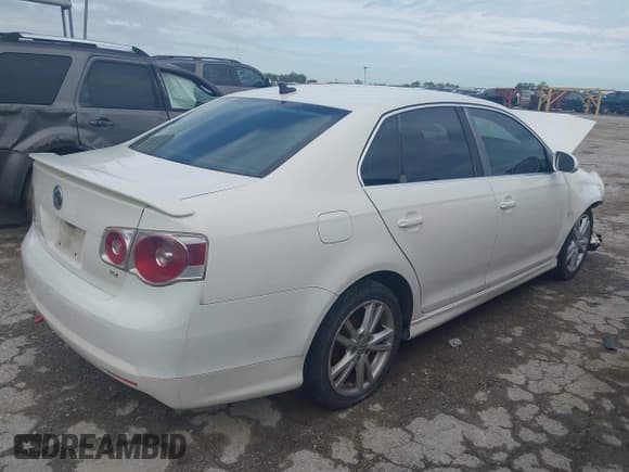 ✅ 2006 Volkswagen Jetta 1.9L TDI • VIN: 3VWDT81K66M022286 • Лот: 42477327. Опубликован ранее на IAAI с пробегом 262 075 миль. Бесплатный доступ к архиву аукционных продаж из США и подробный отчёт об истории автомобиля на DreamBid. Изображение 4.