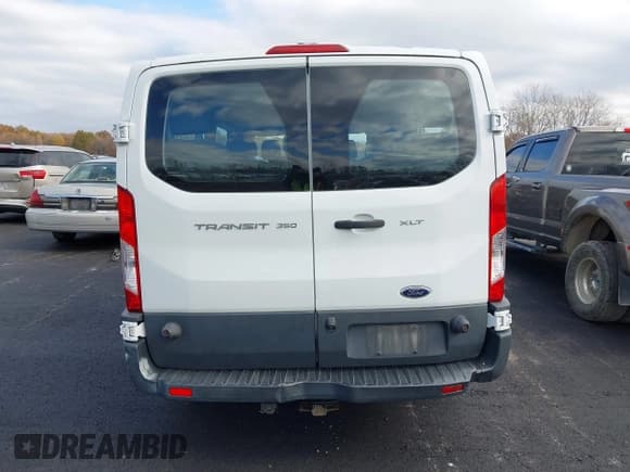 ✅ 2017 Ford Transit XL • VIN: 1FBZX2ZM5HKA56444 • Lot: 43567120. Wystawiony na IAAI z przebiegiem 183 059 mil. Bezpłatny archiwum sprzedaży aukcyjnych z USA i szczegółowy raport historii pojazdu na DreamBid. Zdjęcie 16.