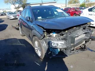✅ 2019 Hyundai Kona SEL • VIN: KM8K62AA1KU369063 • Лот: 43496381. Опубликован ранее на IAAI с пробегом 56 663 миль. Бесплатный доступ к архиву аукционных продаж из США и подробный отчёт об истории автомобиля на DreamBid. Изображение 1.