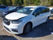✅ 2025 Chrysler Pacifica Hybrid Select • VIN: 2C4RC1S71SR577384 • Lot: 43540469. Wystawiony na IAAI z przebiegiem 16 557 mil. Bezpłatny archiwum sprzedaży aukcyjnych z USA i szczegółowy raport historii pojazdu na DreamBid. Zdjęcie 18.
