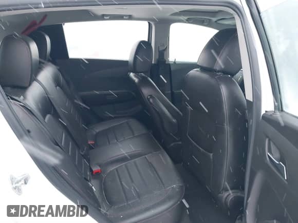 ✅ 2013 Chevrolet Sonic RS • VIN: 1G1JG6SB8D4178652 • Lot: 41279241. Wystawiony na IAAI z przebiegiem 116 879 mil mil. Skorzystaj z bezpłatnego archiwum sprzedaży aukcyjnych z USA i zobacz szczegółowy raport historii pojazdu na DreamBid. Zdjęcie 8.