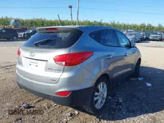 ✅ 2012 Hyundai Tucson Limited • VIN: KM8JUCAC7CU372821 • Лот: 43421774. Размещён на IAAI с пробегом 177 984 миль миль. Получите бесплатный доступ к архиву аукционных продаж из США и посмотрите подробный отчёт об истории автомобиля на DreamBid. Изображение 4.