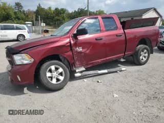 2018 Ram 1500 Tradesman z VIN 1C6RR7FG0JS138211, wystawiony jako Copart lot #80840615 z przebiegiem 53 214 mil mil oraz Szkoda całkowita • Salvage title. Historia ofert i sprzedaży dostępna na DreamBid. Obrazek 1.