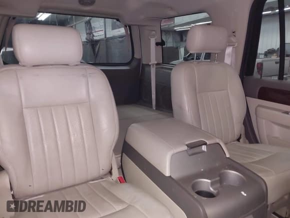 ✅ 2004 Lincoln Navigator Luxury • VIN: 5LMFU28R34LJ29649 • Lot: 43786345. Listed on IAAI with 162,138 mi. Free auction sales archive from the USA and detailed vehicle history report at DreamBid. Image 8.