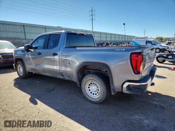 ✅ 2020 GMC Sierra 1500 • VIN: 1GTR9AEF6LZ221022 • Лот: 81638415. Опубликован ранее на Copart с пробегом 121 808 миль. Бесплатный доступ к архиву аукционных продаж из США и подробный отчёт об истории автомобиля на DreamBid. Изображение 2.