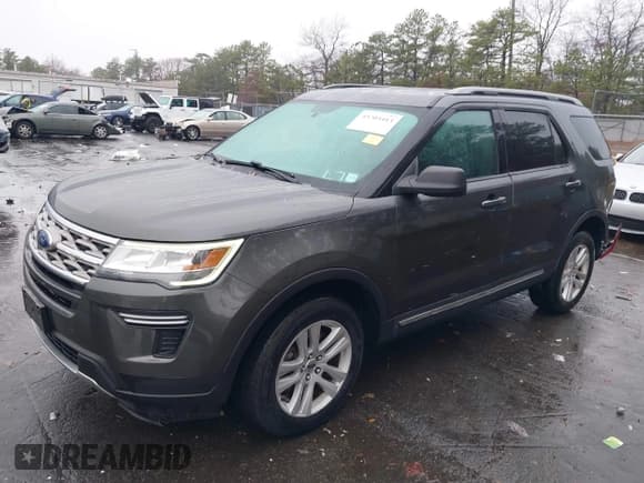 ✅ 2018 Ford Explorer XLT • VIN: 1FM5K8D87JGB50223 • Lot: 43703413. Wystawiony na IAAI z przebiegiem 72 438 mil. Bezpłatny archiwum sprzedaży aukcyjnych z USA i szczegółowy raport historii pojazdu na DreamBid. Zdjęcie 18.