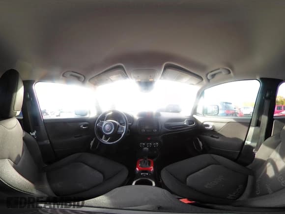 ✅ 2017 Jeep Renegade Latitude • VIN: ZACCJABBXHPF38001 • Лот: 43576595. Опубликован ранее на IAAI с пробегом Не указан. Бесплатный доступ к архиву аукционных продаж из США и подробный отчёт об истории автомобиля на DreamBid. Изображение 18.